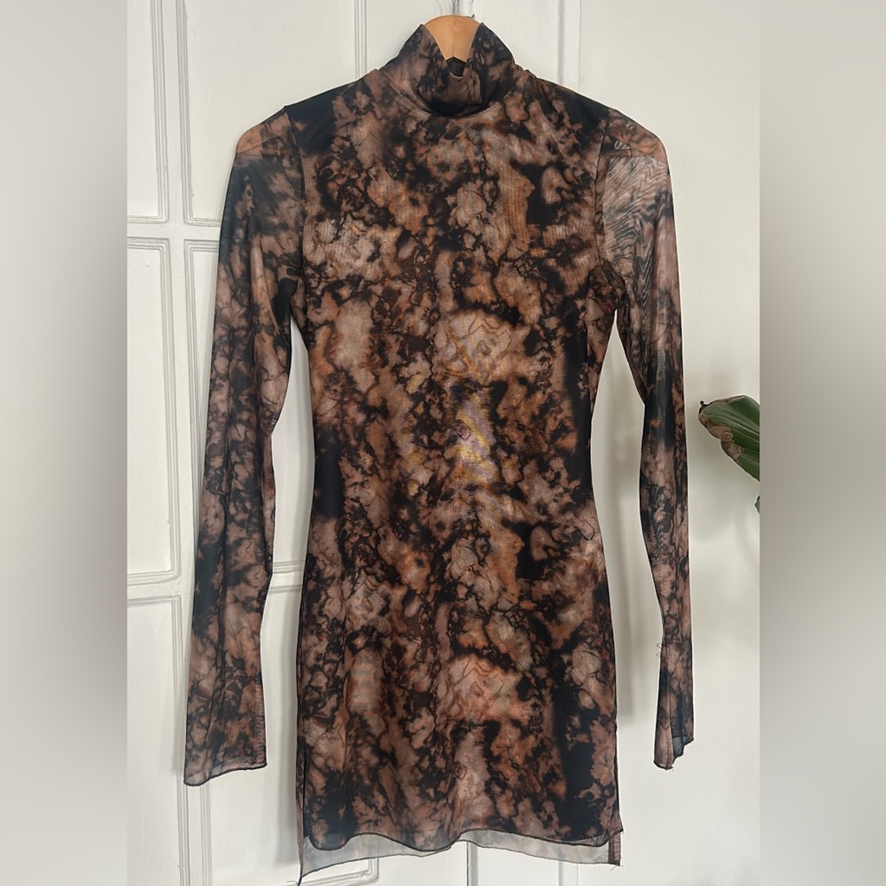 Conmense dress. Beautiful print, comfy & lightweight short dress! Fits like Xs